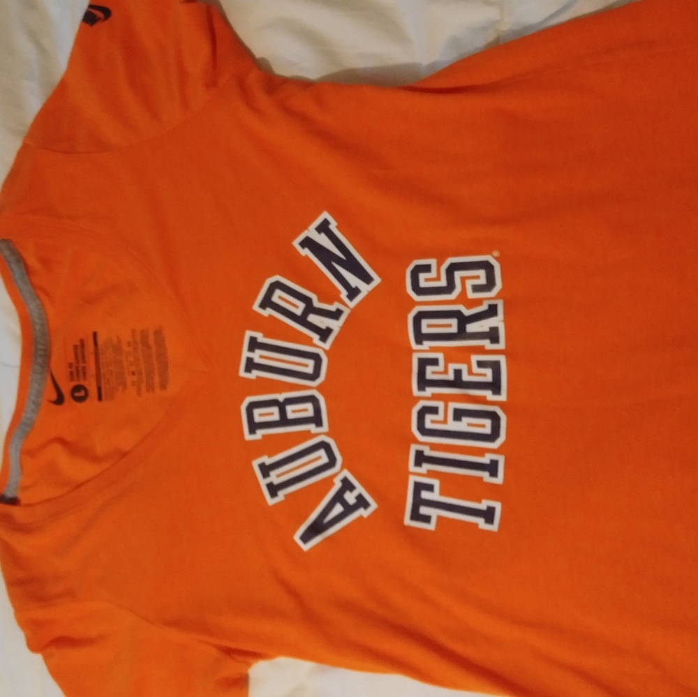 2 auburn tops one in nike brand other is colosseum